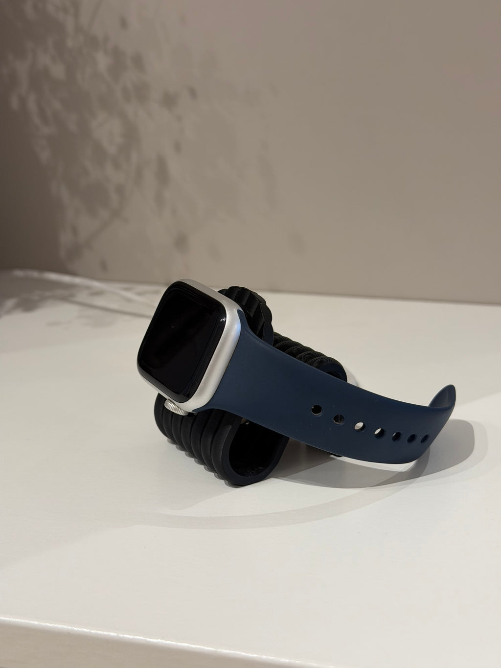 Apple Watch Charging Stand – Sleek Black Bedside Dock
